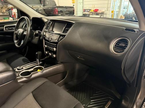 2018 Nissan Pathfinder SV