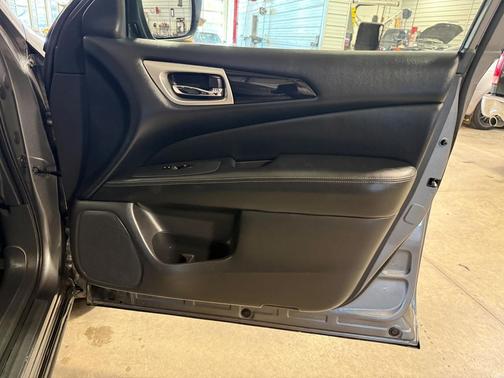 2018 Nissan Pathfinder SV