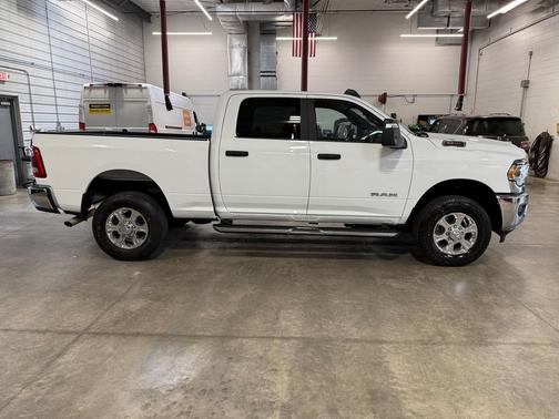 Bright White Clearcoat 2024 RAM 2500 Big Horn Crew Cab 4x4 6'4' Box