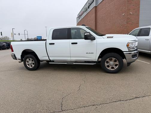Bright White Clearcoat 2024 RAM 2500 Big Horn Crew Cab 4x4 6'4' Box
