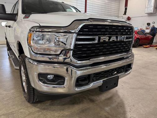 Bright White Clearcoat 2024 RAM 2500 Big Horn Crew Cab 4x4 6'4' Box