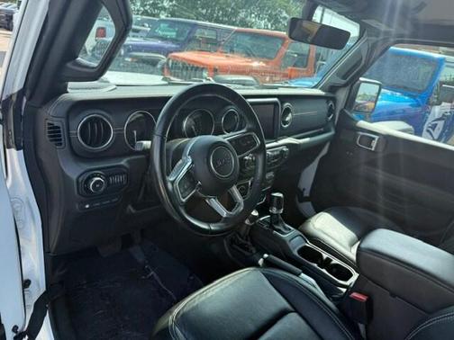 Bright White Clearcoat 2022 Jeep Wrangler Unlimited 4xe Sahara