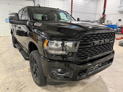 2024 RAM 2500 Big Horn Crew Cab 4x4 6'4' Box