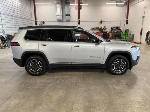 Silver Zynith Clearcoat 2026 Jeep Cherokee Limited