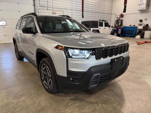 Silver Zynith Clearcoat 2026 Jeep Cherokee Limited