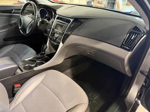 Harbor Gray Metallic 2014 Hyundai SONATA SE