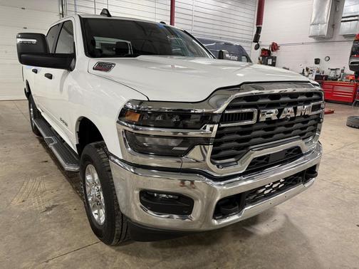 2025 RAM 2500 Big Horn Crew Cab 4x4 6'4' Box