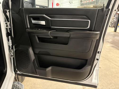 2025 RAM 2500 Big Horn Crew Cab 4x4 6'4' Box