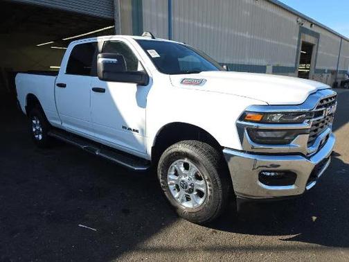 2025 RAM 2500 Big Horn Crew Cab 4x4 6'4' Box