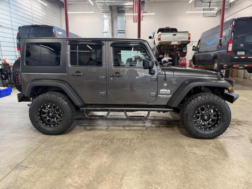 Granite Crystal Metallic Clearcoat 2017 Jeep Wrangler Unlimited Sport
