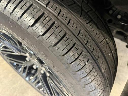 Diamond Black Crystal Pearlcoat 2025 Jeep Wagoneer Series II 4x4