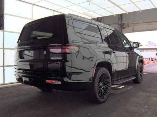 Diamond Black Crystal Pearlcoat 2025 Jeep Wagoneer Series II 4x4