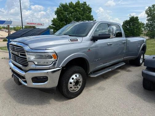 Billet Silver Metallic Clearcoat 2022 RAM 3500 Laramie Crew Cab 4x4 8' Box