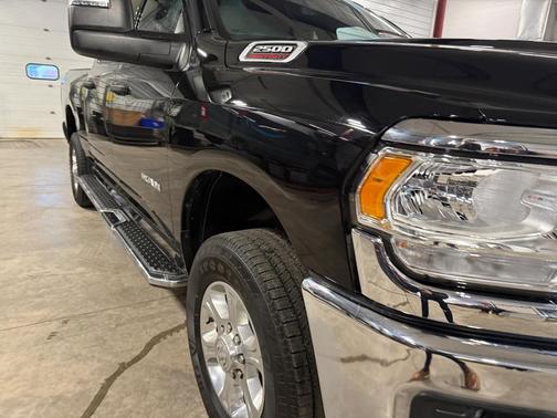 2024 RAM 2500 Big Horn Crew Cab 4x4 6'4' Box