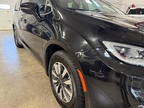 2022 Chrysler Pacifica Hybrid Touring L