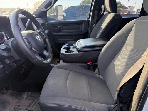 2021 RAM 2500 Tradesman Crew Cab 4x4 6'4' Box