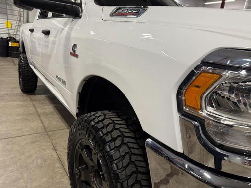 2021 RAM 2500 Tradesman Crew Cab 4x4 6'4' Box