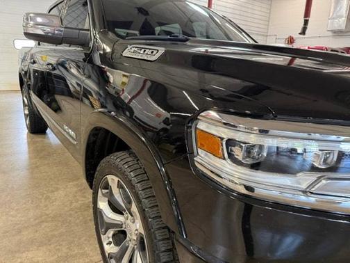 Diamond Black Crystal Pearlcoat 2020 RAM 1500 Limited