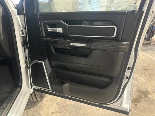 2019 RAM 2500 Laramie Crew Cab 4x4 6'4' Box