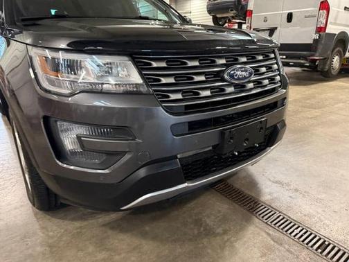 Grey 2016 Ford Explorer XLT