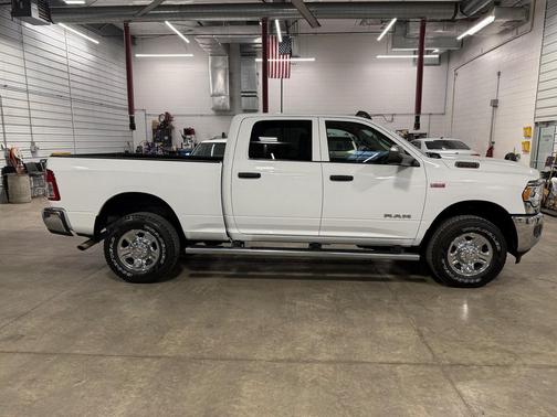 2020 RAM 2500 Tradesman Crew Cab 4X4 6'4' Box