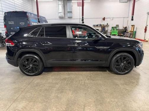 Deep Black Pearl 2020 Volkswagen Atlas Cross Sport 4Motion