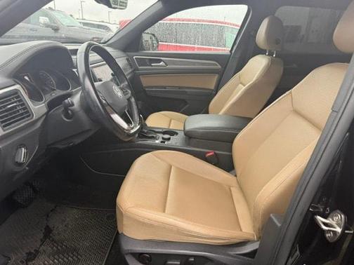 Deep Black Pearl 2020 Volkswagen Atlas Cross Sport 4Motion