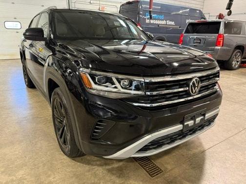 Deep Black Pearl 2020 Volkswagen Atlas Cross Sport 4Motion