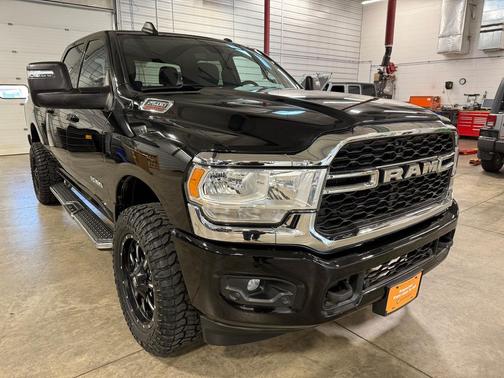 2024 RAM 2500 Big Horn Crew Cab 4x4 6'4' Box