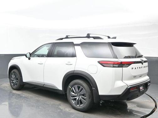 Everest White Pearl Tricoat 2026 Nissan Pathfinder SV