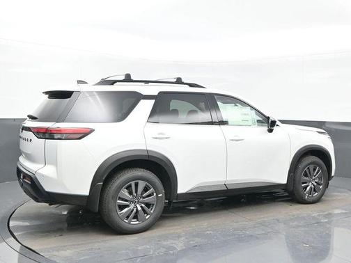 Everest White Pearl Tricoat 2026 Nissan Pathfinder SV