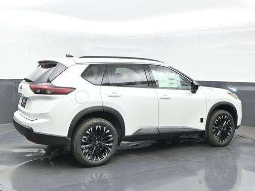 Everest White Pearl Tricoat 2026 Nissan Rogue Dark Armor