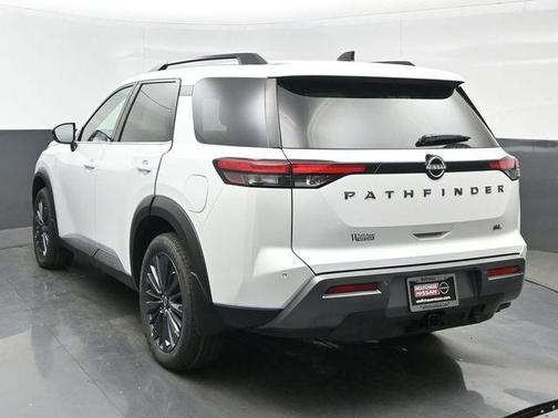 Everest White Pearl Tricoat 2026 Nissan Pathfinder SL