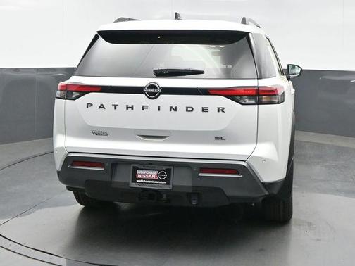 Everest White Pearl Tricoat 2026 Nissan Pathfinder SL