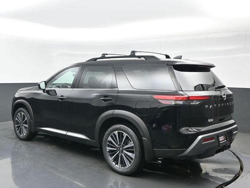 Super Black 2026 Nissan Pathfinder Platinum