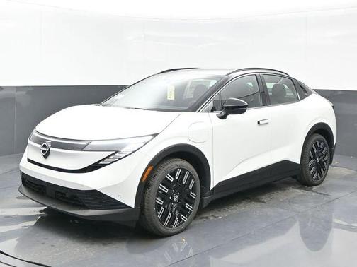 Everest White Pearl/Black 2026 Nissan Leaf PLATINUM+