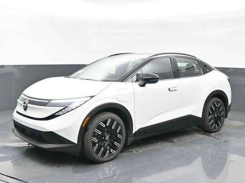 Everest White Pearl/Black 2026 Nissan Leaf PLATINUM+