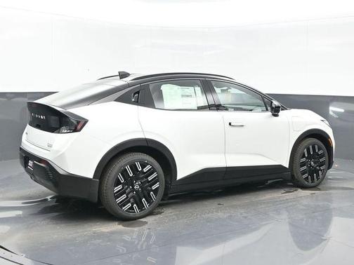 Everest White Pearl/Black 2026 Nissan Leaf PLATINUM+