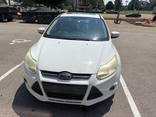 White Platinum Metallic Tri-Coat 2012 Ford Focus SE