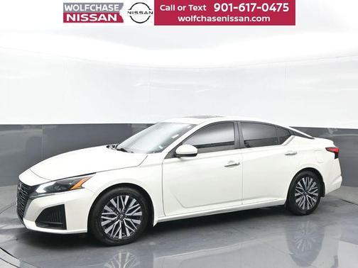 Pearl White Tricoat 2023 Nissan Altima 2.5 SV