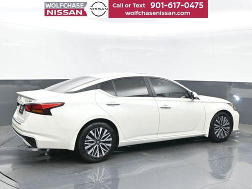 Pearl White Tricoat 2023 Nissan Altima 2.5 SV