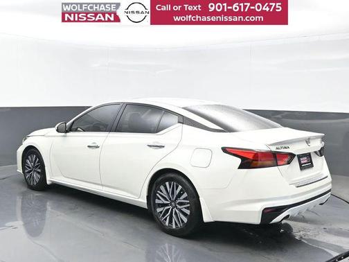 Pearl White Tricoat 2023 Nissan Altima 2.5 SV