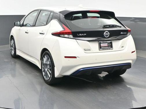 Pearl White 2022 Nissan Leaf SV