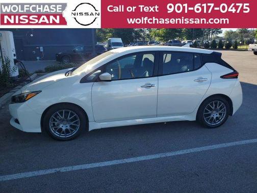 Pearl White 2022 Nissan Leaf SV