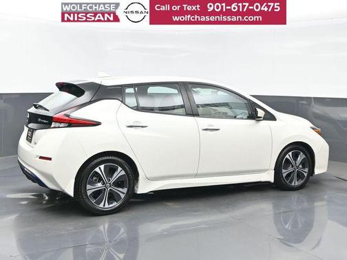 Pearl White 2022 Nissan Leaf SV