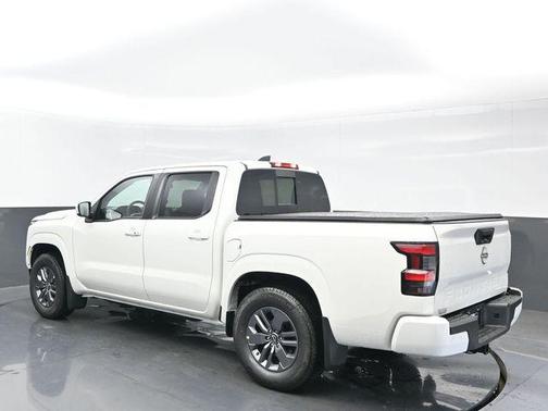 Glacier White 2026 Nissan Frontier SV