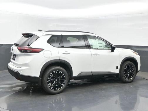 Everest White Pearl Tricoat 2026 Nissan Rogue Dark Armor
