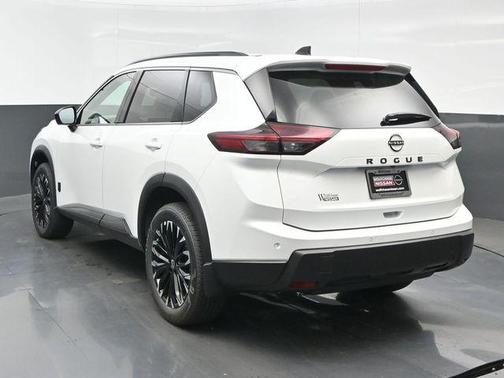 Everest White Pearl Tricoat 2026 Nissan Rogue Dark Armor