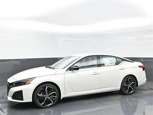2025 Nissan Altima 2.5 SR