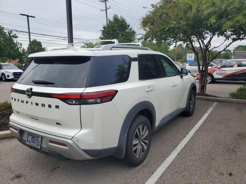 2023 Nissan Pathfinder SL